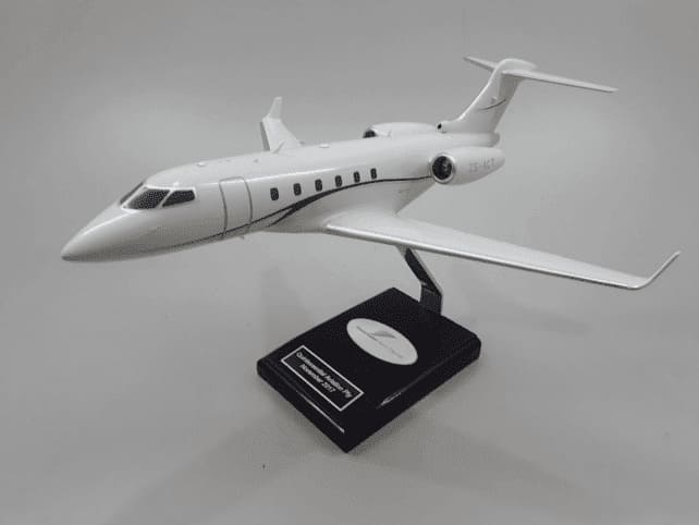 Challenger 300 model