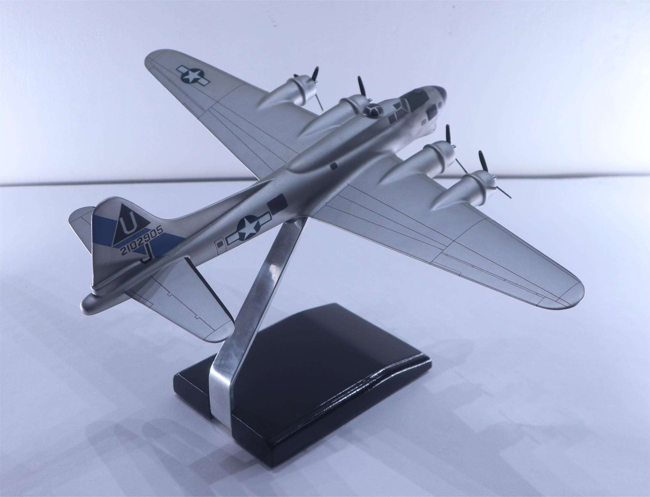 Boeing B-17 Flying Fortress military bomber aircraft model