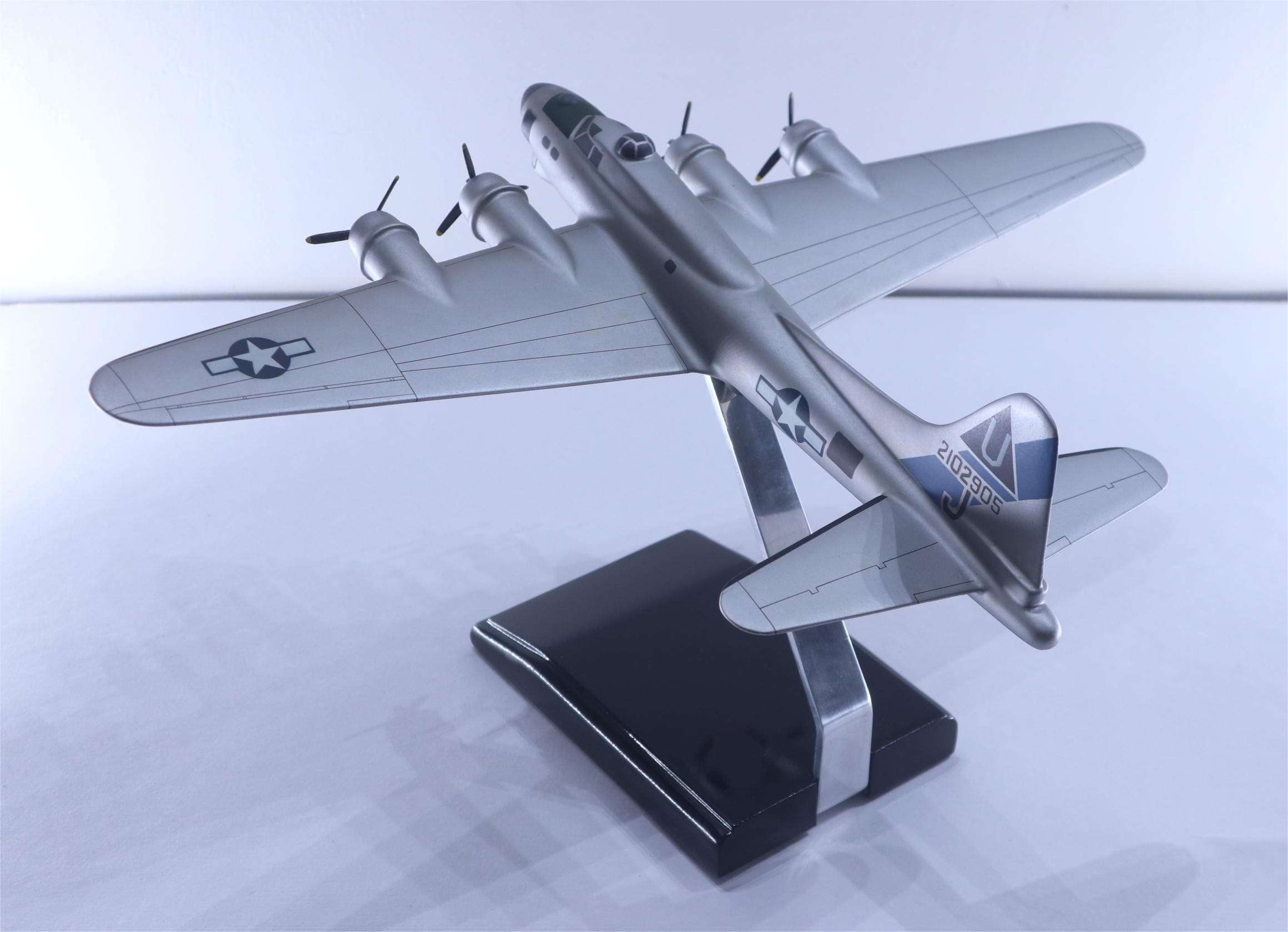 Boeing B-17 Flying Fortress military bomber aircraft model